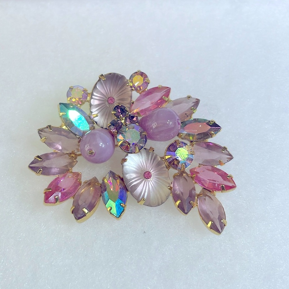 Vintage D & E Juliana brooch